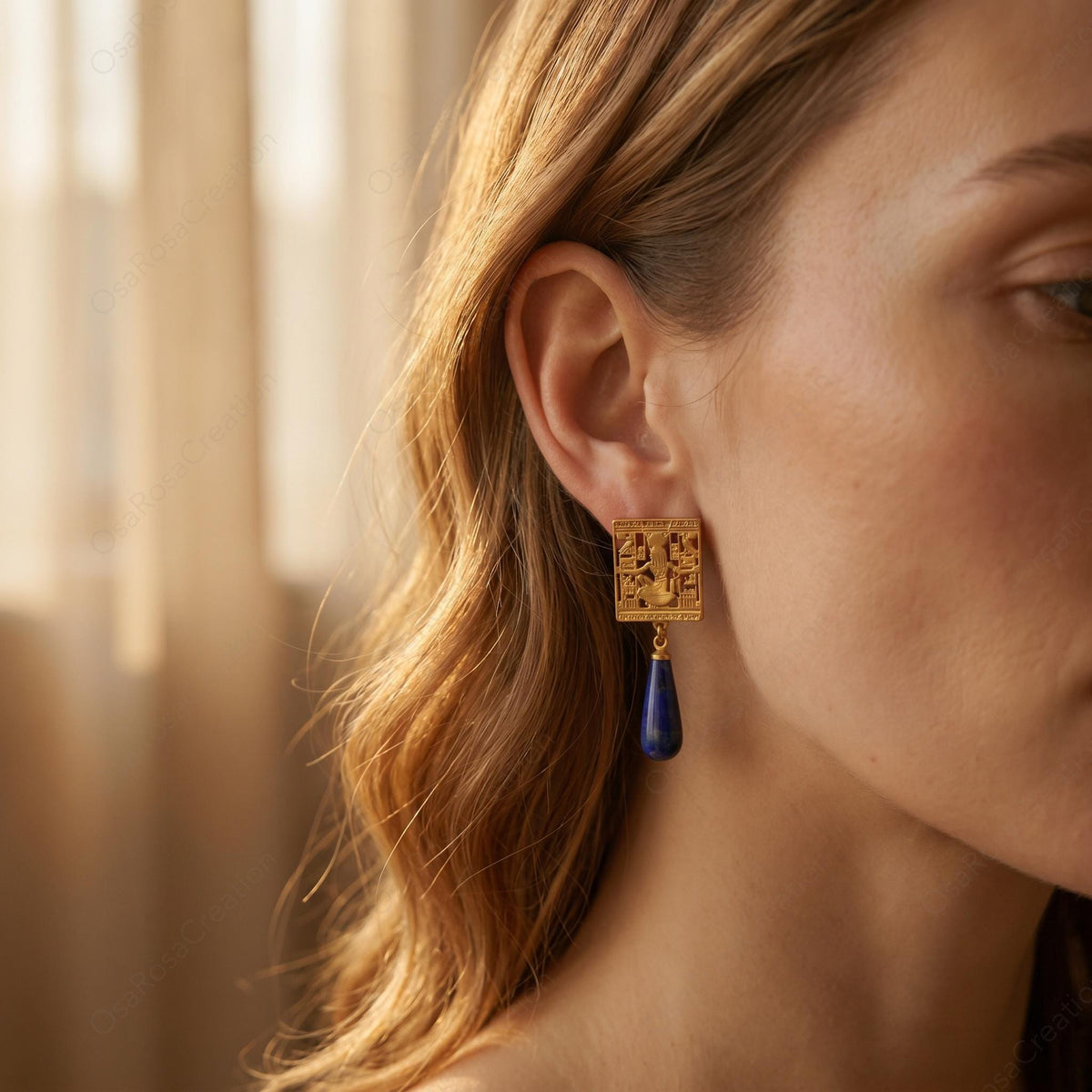 Boucles d'oreilles Isis Bleues en Forme de Goutte