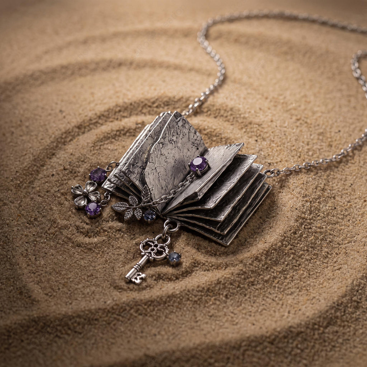 Collier-livre violet