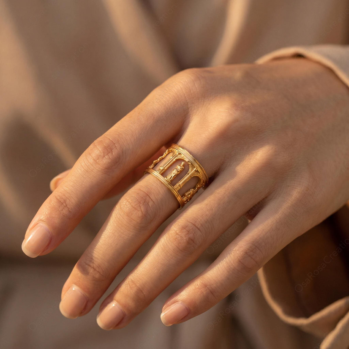 Temple Colonnade Ring